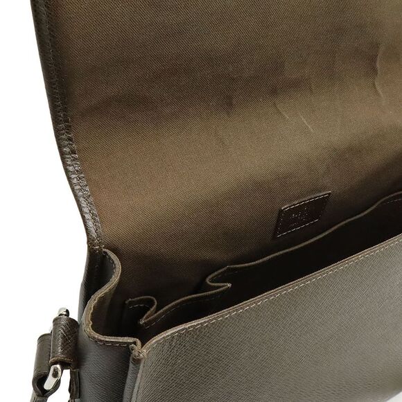 Louis Vuitton Taiga Leather Andre Messenger Bag - Picture 6 of 9